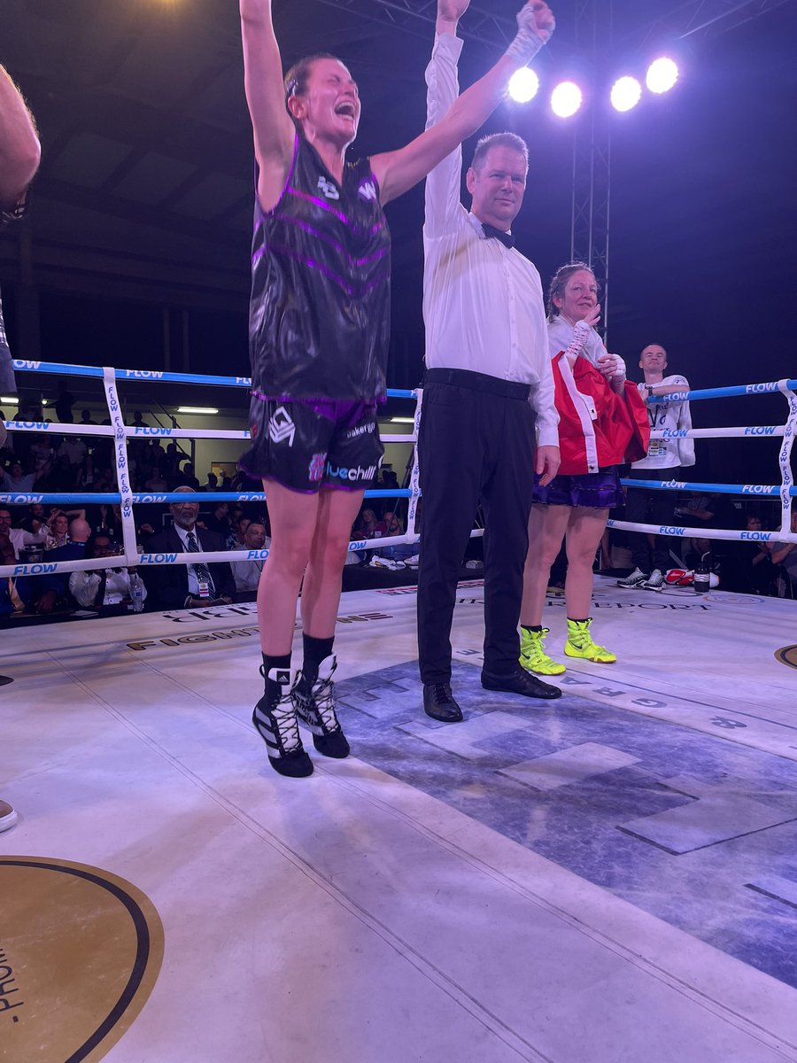Just over 3 weeks notice flies out to grand cayman boxes 10 rounds and comes out as commonwealth silver champion @katiehealyxx 👏