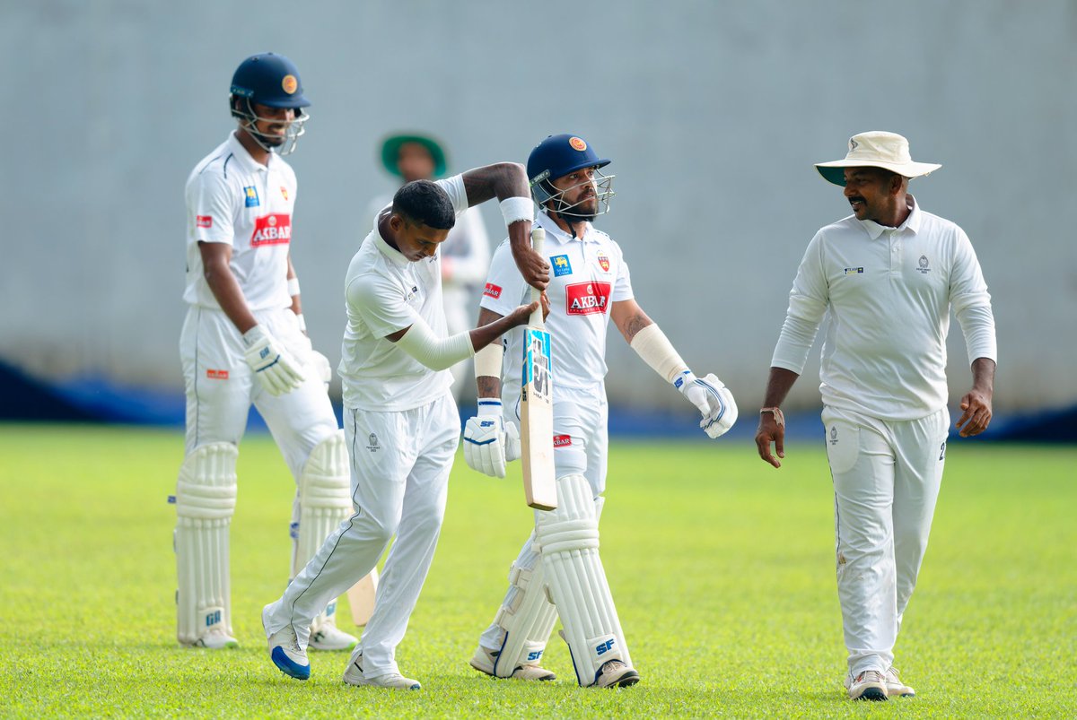 📸 Rain plays spoilsport again on Day 3 of the SLC Major Club 3-Day Tournament Final! ☔ SSC at 254/3 (64.4ov) vs Police SC. #SLCMajorClub