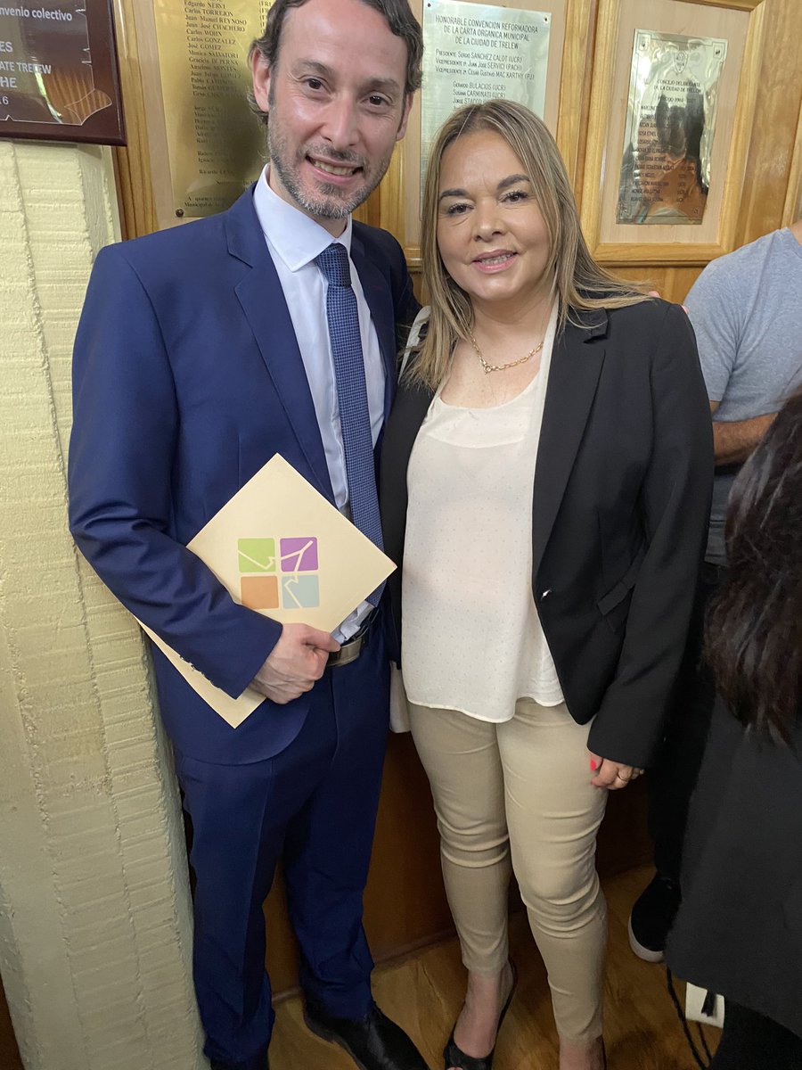 LeilaLloydJones's tweet photo. Hoy acompañe a @aguilarjuani en la jura como concejal de #Trelew periodo 2023-2027. Sé de tu compromiso y trabajo para que a la ciudad le vaya bien, así más que nada éxitos y lo mejor en este nuevo periodo. 
#SomosTrelew https://t.co/WfBV8FZaKJ