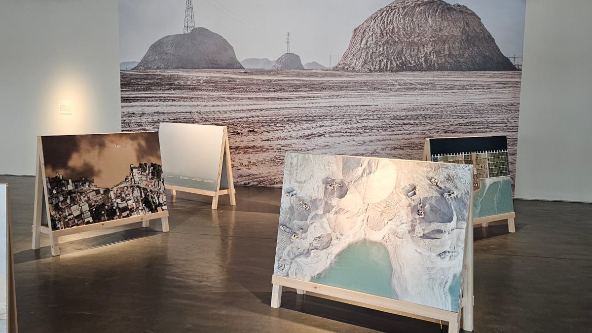 سعيد بزيارة مركز <a href="/hayyjameel/">Hayy Jameel</a> للفن المعاصر والتصميم والسينما مع السفير <a href="/ludovic_pouille/">Ludovic Pouille</a> . أعجبت بديناميكية وإبداع الفنانين السعوديين والاجانب. #جدة تفتخر بمكان ثقافي مثل هذا. المشاريع القادمة للمركز طموحة و انتظروا قريبا عرض رائع لفنانة سعودية 🤫