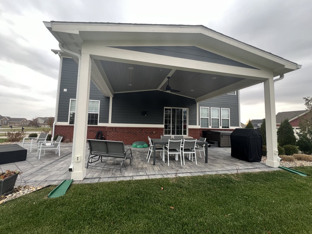 PrecisionOut's tweet photo. Love going back and checking on projects we installed. This is an awesome @CountyMaterials paver patio project and covered patio we did a few years ago. 

#paverpatio #centergrovepatio #greenwoodliving #dreambackyard https://t.co/Jg0OJUjeU6