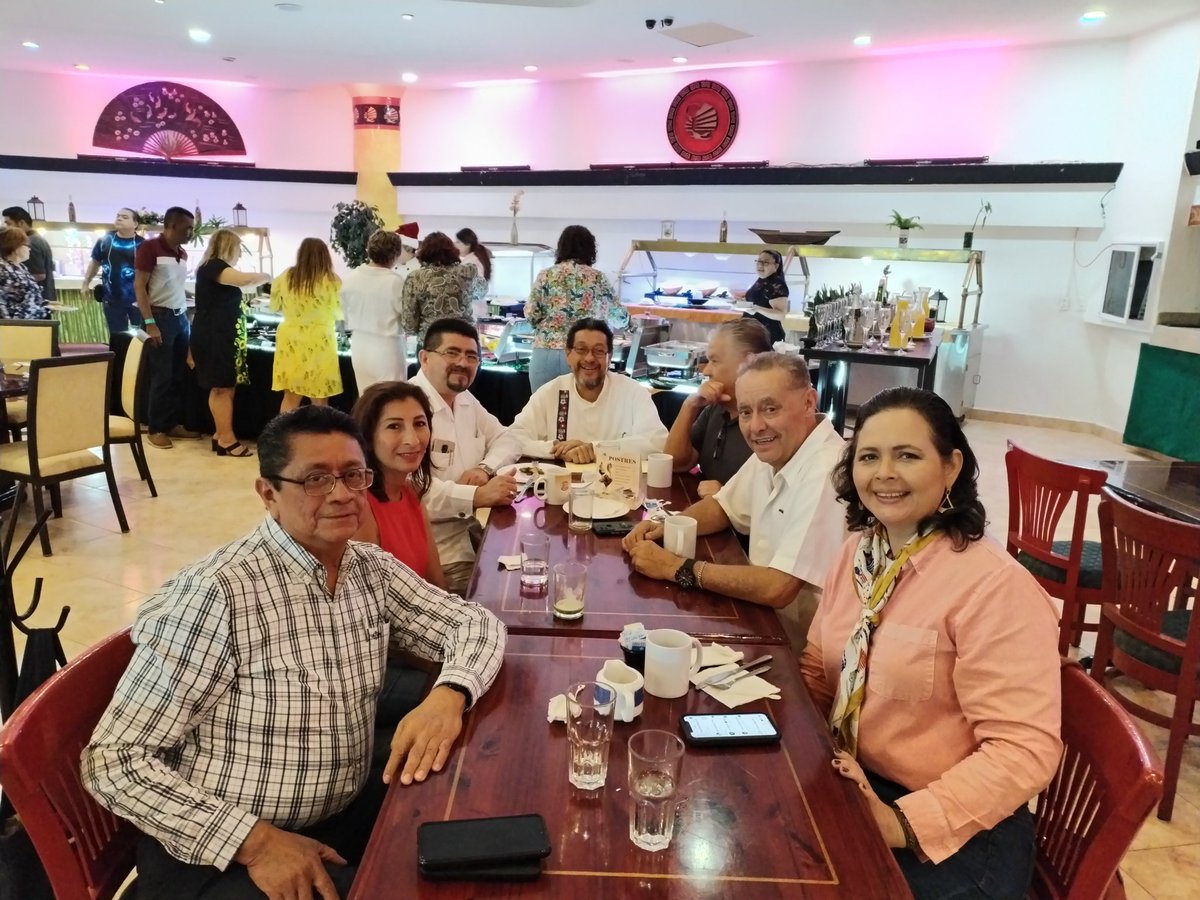 Un gusto celebrar el #DíaDelAdministrador con distinguidos miembros del <a href="/COMAPPCancun/">COMAPP</a> agradezco la asistencia de la Dra <a href="/yascamposc/">yasmin campos c</a> a los Dres <a href="/gemar66/">Dr. Germán Gabriel Marín Echeverría</a> y <a href="/svictorhurtadom/">Victor Hurtado M.</a> al Mtro #GuillermoMoralesSantiado a los colegas del <a href="/ConlaCancun/">CONLA Cancun</a> #RocíoFrias y <a href="/CarlosM56561117/">Carlos Maldonado Pérez</a> ¡Felicidades!
