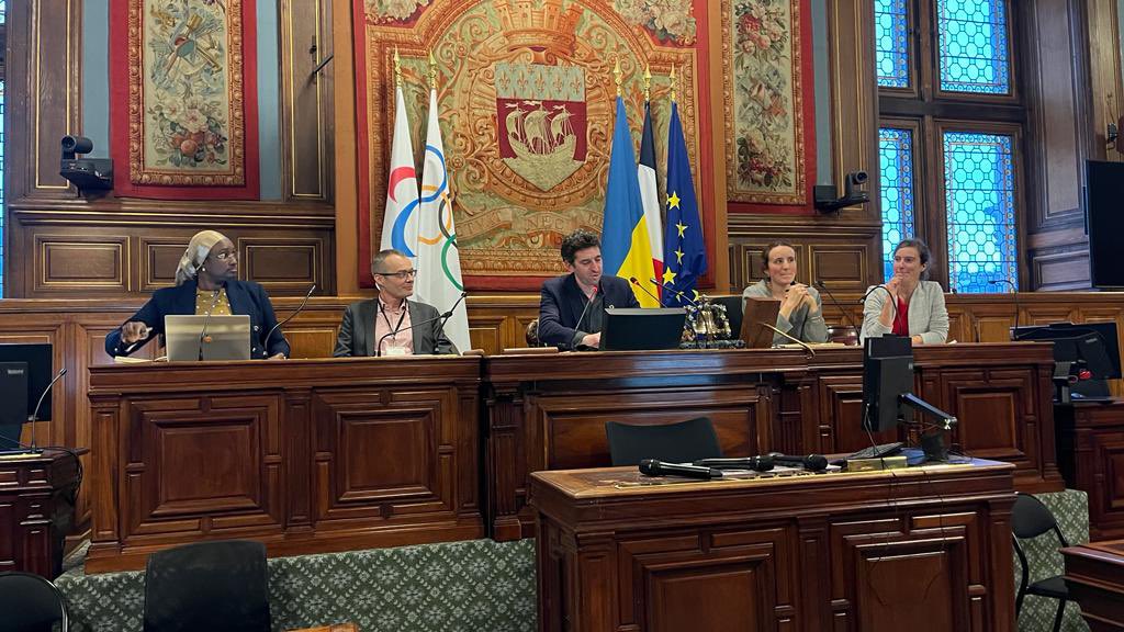 👏🏾👏🏾👏🏾 Afissatou
Belle occasion de partage d’expériences mais également pour réaffirmer la politique de tolérance zéro face à la corruption d’<a href="/orange/">Orange</a> et de <a href="/GroupeSonatel/">Groupe Sonatel</a> en particulier 
<a href="/albanlogatto/">Alban Lo Gatto</a> <a href="/PABadoz/">Pierre-Antoine Badoz</a>