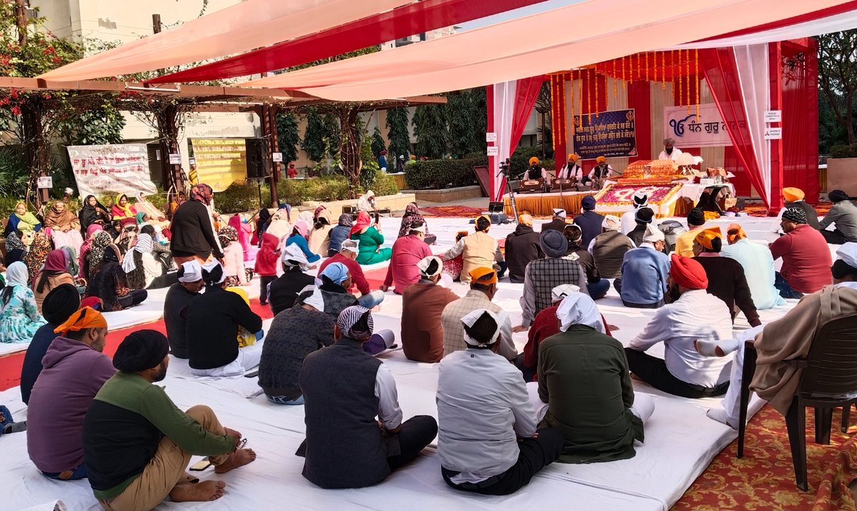Celebration  of gurpurab Guru Nanak Dev ji at Vipul lavanya sector 81 gurgaon <a href="/harjivrekhi/">Harjiv Singh</a> <a href="/NeerajT14/">Neeraj Tiwari🇮🇳</a> @DivyShoreyy <a href="/Rohit_kaushal84/">Rohit Kaushal</a> <a href="/mukeshckholiya/">Mukesh Chandra  kholiya</a> <a href="/bajajsumit/">Sumit Bajaj</a> <a href="/lucky_tanuj/">Tanuj</a> <a href="/SunilYa38326394/">Sunil Yadav</a> <a href="/rudra_s/">Shibashish Rudra</a> <a href="/jainvipin9/">Vipin</a>
