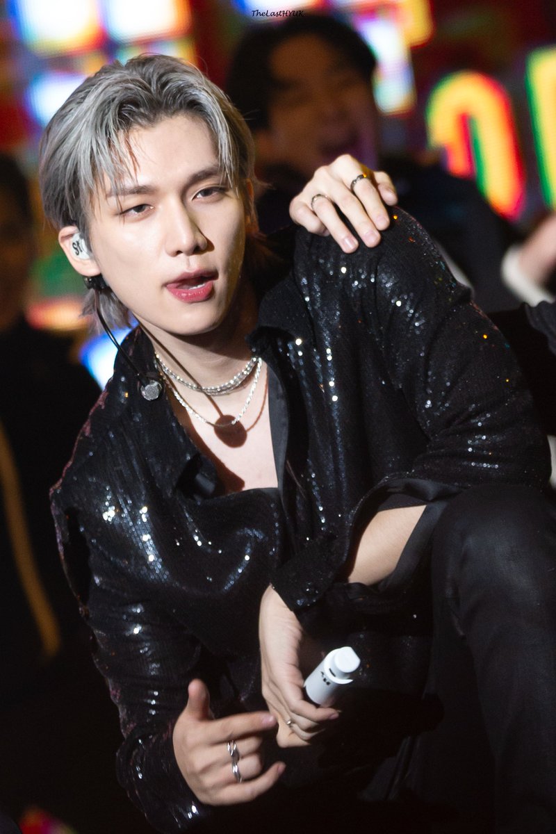 The_Last_Hyuk's tweet photo. 20231210 VIXX LIVE FANTASIA : CONTINUUM

와 나 이장면
미국 하이틴 드라마 남주 등장 장면으로 본것같은데

#빅스 #VIXX
#혁 #HYUK #한상혁
#CONTINUUM https://t.co/oRuVEZIXlz