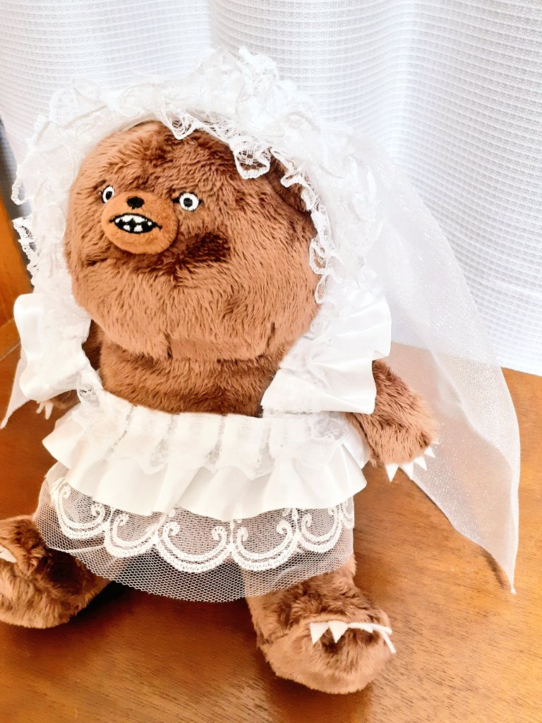 待って、お品書きってもう上げるものなの！？

前日とかが普通なのかと思って、頒布物ですらない平太師匠のウエディングドレス作ってた！！！