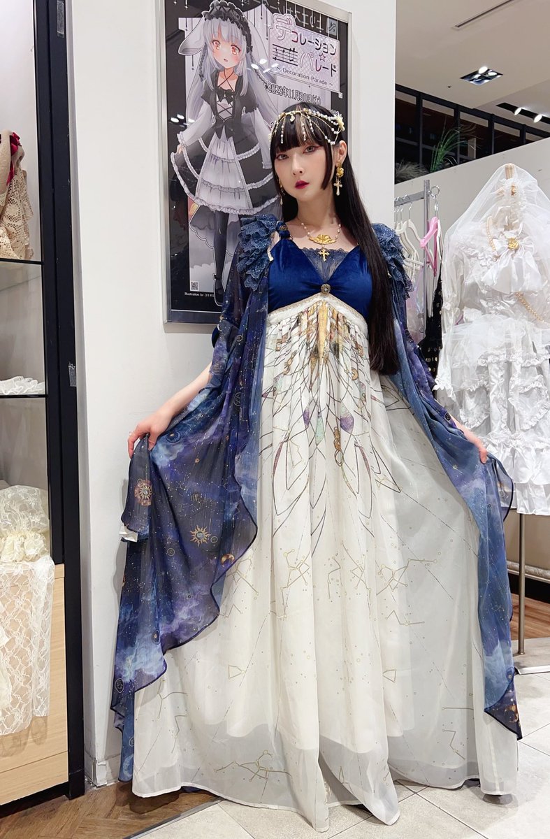 RinRin_Doll's tweet photo. 今日は #CAPREOLUSPYGARGUS (@MiracoloTokyo )勇者の旅3.0のシリーズを試着させていただきました🌟 布が自然にヒラヒラして魔法使いの勇者になった気分💫！
12/13 まで新宿マルイアネックス1F の@deco_parade で展示してます♪

I feel like a mage in @MiracoloTokyo ‘s new Hero’s Journey series🌟
Now at Shinjuku Marui Annex 1F until Dec 13th!

 @epetice #エペティス着レポ #デコパレ
🌟#pr 洋服提供 gifted clothing🌟