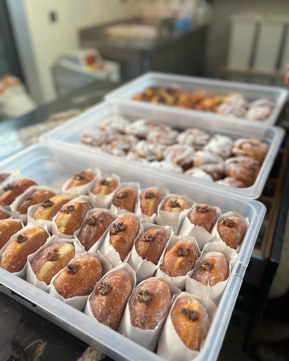 BreadmanWLKG's tweet photo. If you were in the know … you would have got these #breadmanwalking brioche buns at  @stlouishigh #Rathmines #christmasfair this morning 
- donated of course , educating young laydees always a good cause https://t.co/PJ8YbExzyy
