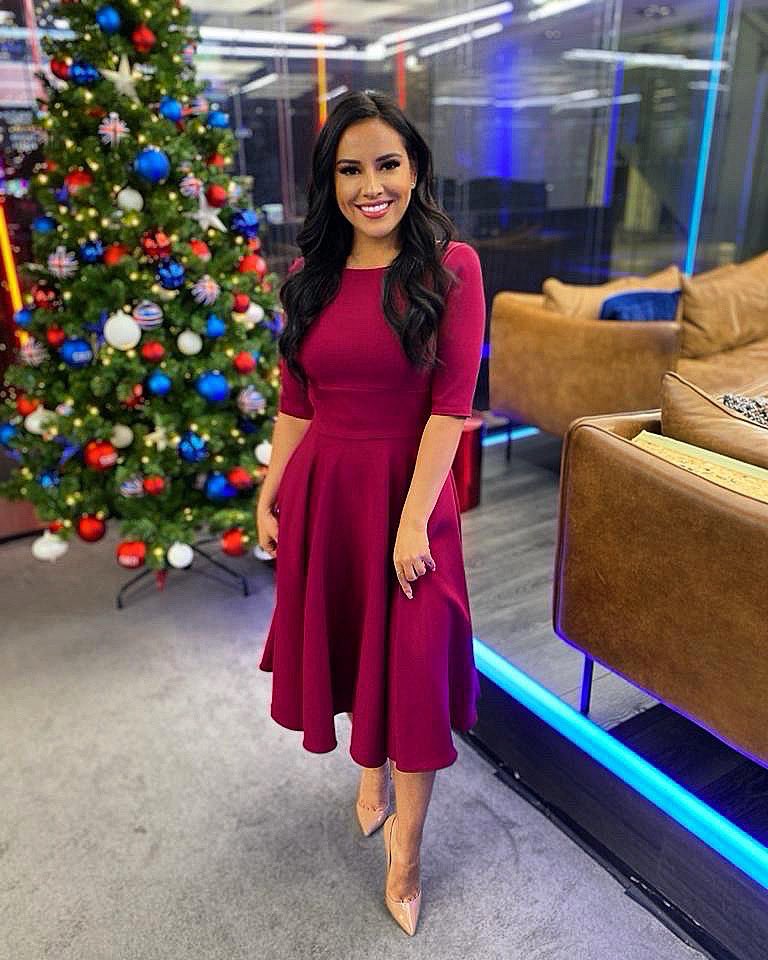 iamtatiana's tweet image. Stay with me up until 3pm ❤️ Sunday Funday #Earlyshift Thank you for my pretty dress I’ve loved wearing this one today @ThePrettyDress