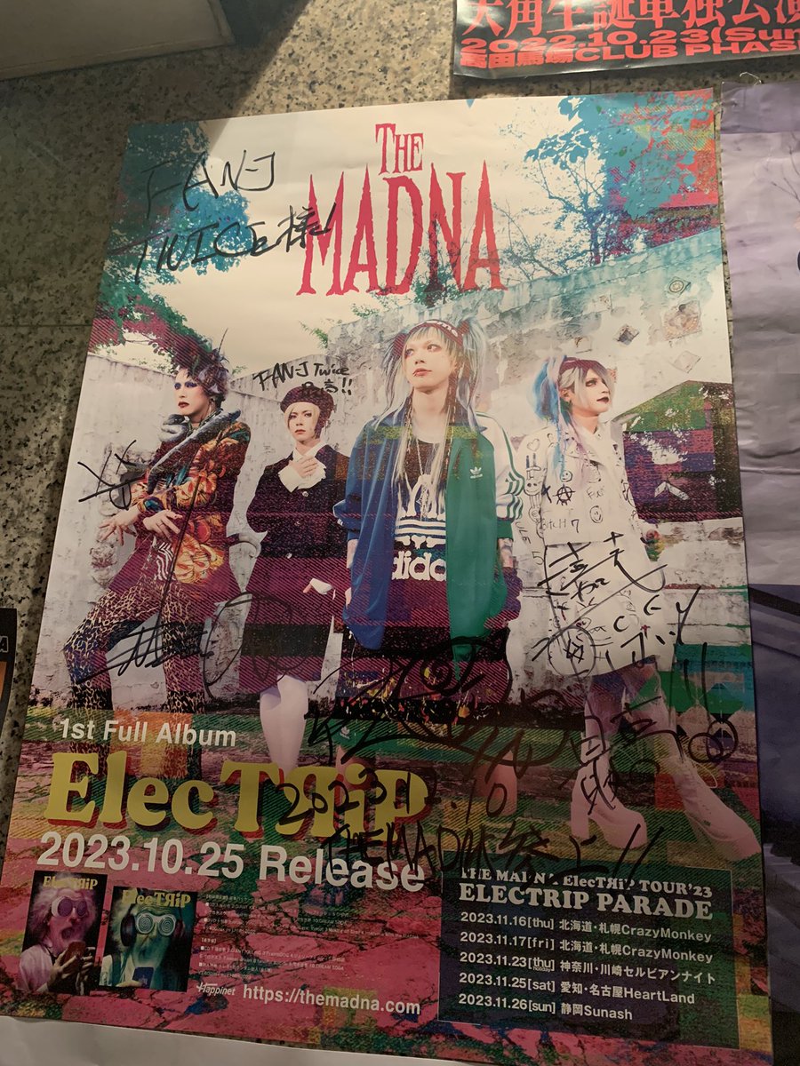 FANJびじゅある部 (@fanj_visual) on Twitter photo THE MADNA(<a href="/THEMADNA__JP/">THE MADNA Official</a> )ツアー大阪編❕
お疲れ様でした✨
メンバーの皆様、ご来場いただいた皆様、FANJ twiceに熱い夜をありがとうございました❕❤️🔥
なんとポスターにサインも書いていただきました😭
入り口に貼っているので、要チェックです😈✨
引き続きアメ村から応援しております💪🏻 THE MADNA(<a href="/THEMADNA__JP/">THE MADNA Official</a> )ツアー大阪編❕
お疲れ様でした✨
メンバーの皆様、ご来場いただいた皆様、FANJ twiceに熱い夜をありがとうございました❕❤️🔥
なんとポスターにサインも書いていただきました😭
入り口に貼っているので、要チェックです😈✨
引き続きアメ村から応援しております💪🏻