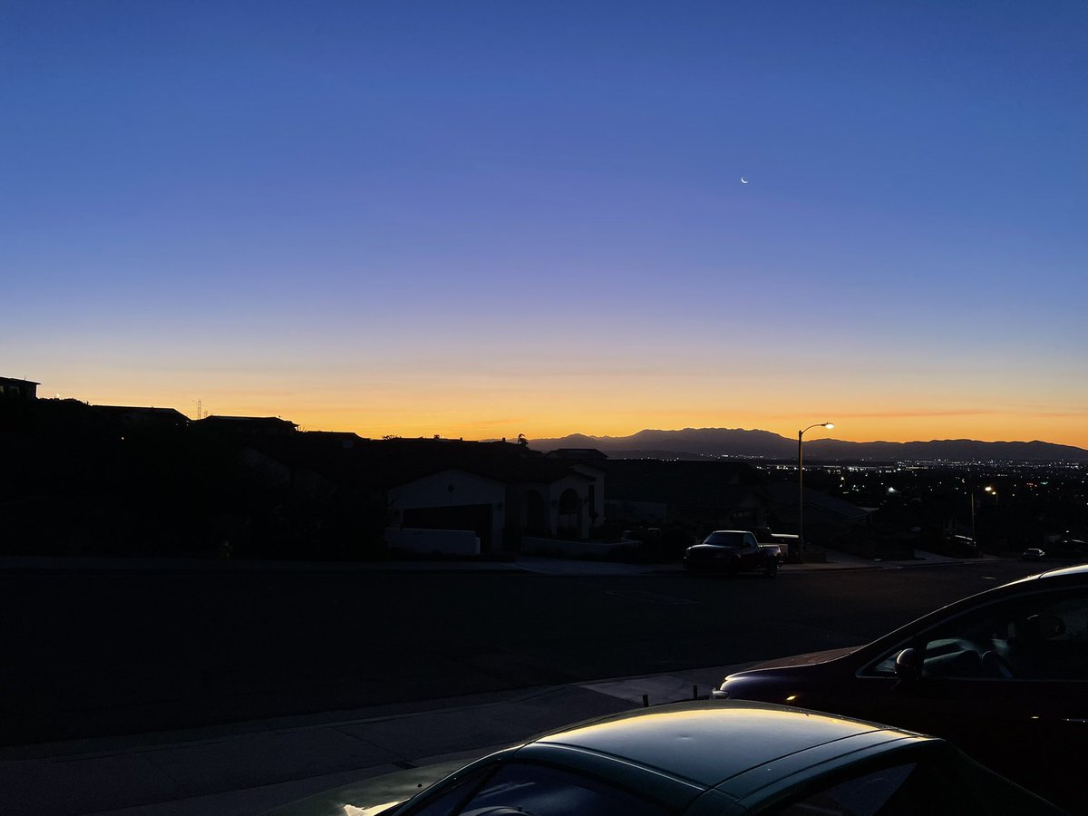 daringdurk's tweet photo. #southfire Sunrise from Clearpoint, looking south east toward Saticoy and no smoke in the sky this morning. https://t.co/Jb9ut77i6z