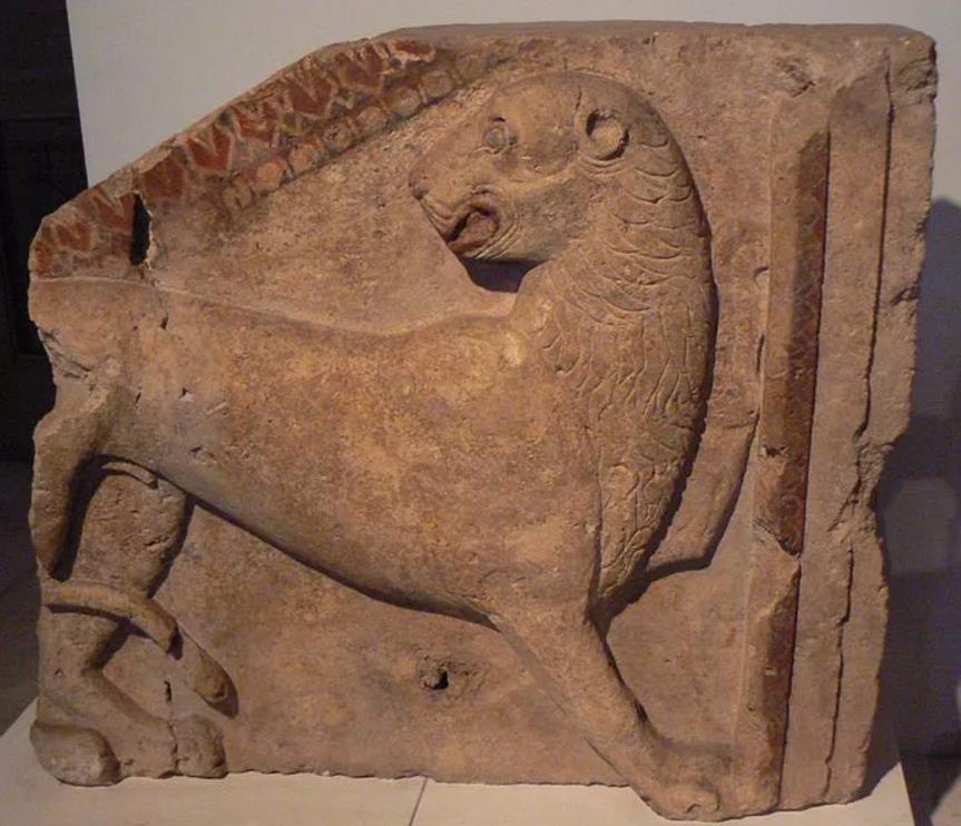 🔆 Lion relief (5th-4th century BC) found in the Zhaba Mogila (Frog’s Mound), Ancient Thracian tomb near Bulgaria’s city of Strelcha in 1976. It is part of the collection of the National Museum of History in Sofia. #ancient #thracian #tomb #marble #relief #lion