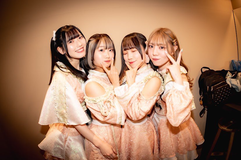 tochan259's tweet photo. PassCodeとAxelightはピンクで、Kolokolとyosugalaはブルーの感じ
#weBstudios https://t.co/yvKnZyRyQc