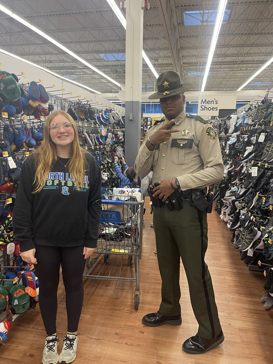 A great day yesterday at the North Laurel Lady Jags helped out with Shop-With-A-Cop at the London Wal-Mart. Over 200 children from our local community and every elementary school in Laurel County were served so they could have a brighter Christmas!

#ServingOurCommunity