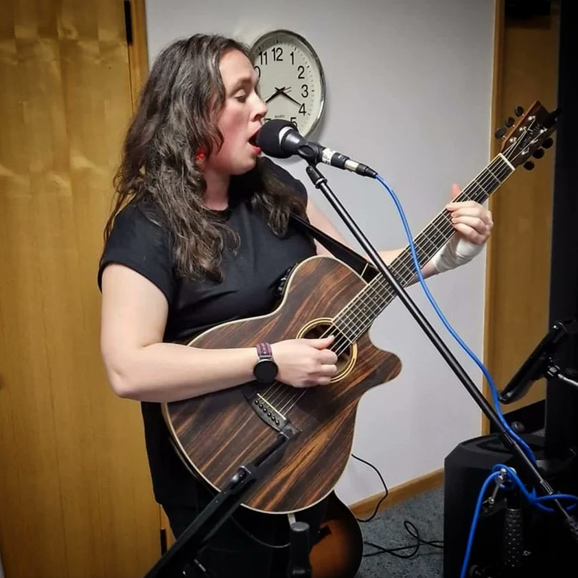 aggievansmusic's tweet photo. I had a lovely time playing for the @tyhafan parents' Christmas do this week 🎄 They were singing and playing along by the end of it 🙌🏻 Music is magic!!

#TyHafan #ChristmasDo #Christmas #FeelingFestive #LiveMusic #Singer #Guitarist #Musician https://t.co/lF6rFAT4eX