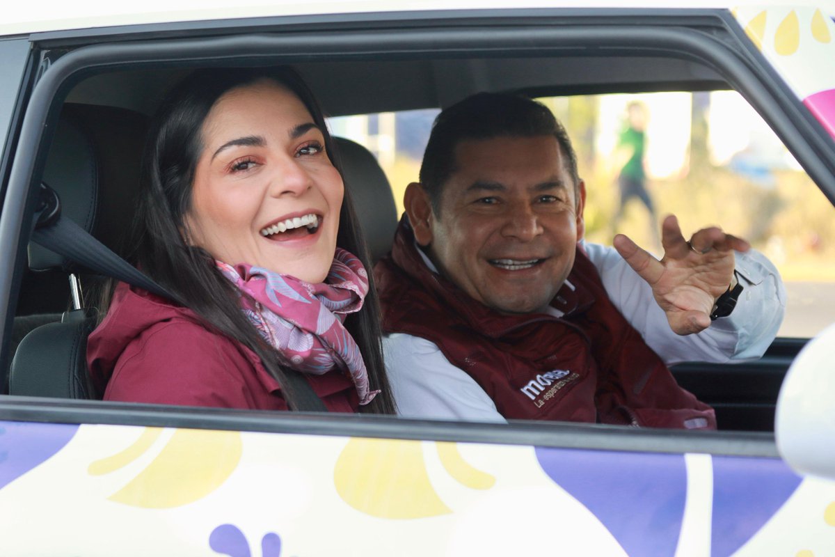 armentapuebla_'s tweet photo. ☀️¡Buenos días! ¿Cómo va su domingo? 

🚗 Con mi amiga @_LizVilchis, a bordo del 100% poblano, iniciamos viaje hacia Chignahuapan para saludar y platicar con la militancia de la región. ¿Cómo lo ven? 

¡Por allá nos vemos! ✌🏼 https://t.co/qOyDp3jnht