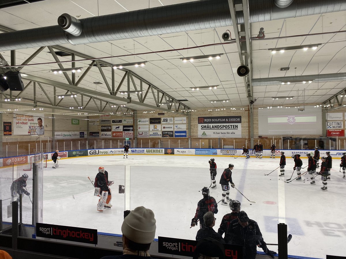Susdahl's tweet photo. Då har vi landat. Släpp pucken! https://t.co/qiGAOK6nk3