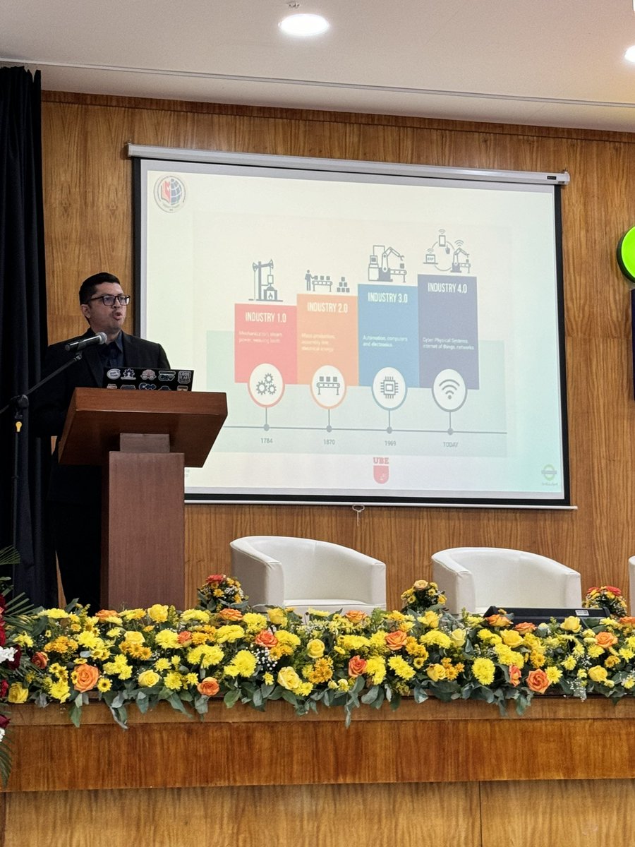 Victor_Gomez_R's tweet photo. Inicia la conferencia magistral de @rvillarrealco, docente de @Unicordoba_Col, Head of #STEM and #technology in
@WRSmonteria y Co-Founder #CONASTEM sobre “Culturamaker: innovación docente del siglo XXI” como parte del tercer día de trabajo de la 7ma edición del Congreso Internacional de Ciencias Pedagógicas del Ecuador auspiciado por @ITBolivariano, la @UbeEcuador y @BUCKCENTER.
Auditorio del #ITB lleno y más de 650 conectados online.
A unas horas de culminar la fiesta de aprendizaje para los docentes que ha durado tres días.