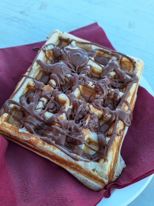 Me, the Christmas Fair and an outrageous amount of Nutella on my waffle 🧇 https://t.co/ccaadif2vq