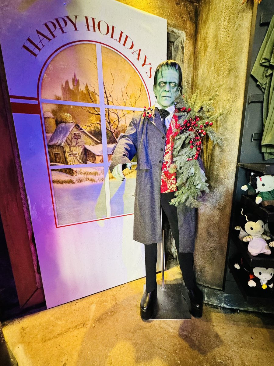 FanAttractions's tweet photo. The Universal Monsters are decked out in their holiday best @universalorlando All Hallows Eve Holiday Boutique 🎄🎃 #islandsofadventure #thelostcontinent #universalmonsters #universalorlando #ioa #allhallowseveboutique #fantasticattractions💫 https://t.co/gnzKiLQRPY