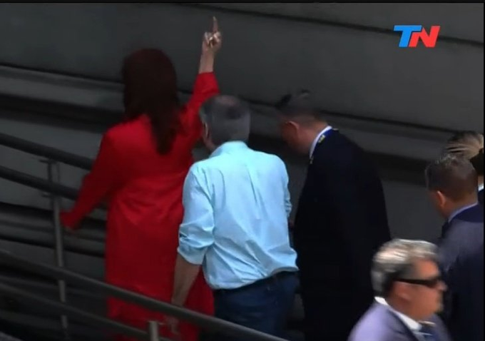 cbuteler's tweet photo. 2 veces Presidenta, actual vice y se va así....
Esta gente no deja de sorprender, para mal. https://t.co/k0frU5mPRt