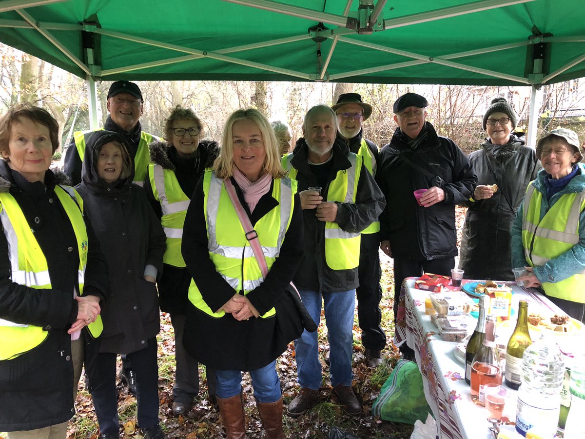 Rain didn’t deter our @TadworthWalton #litterpicking volunteers to a lovely community event Thanks TWRA for acknowledging @eddiedynes outstanding achievements with 85 bags of #litter & counting 🤩👏🏻Our champ🏆 Merry Christmas all 🎄🥂 #Tadworth village life #LoveWhereYouLive🌺