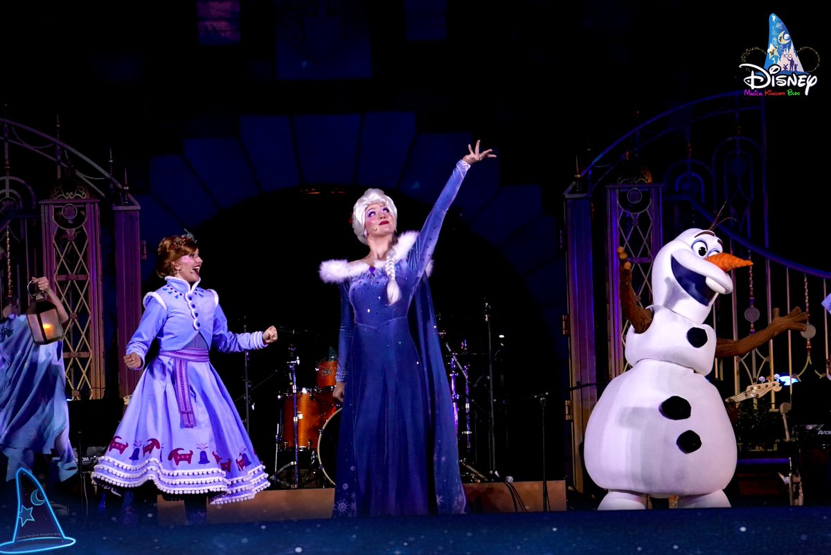 DMK_Blog's tweet photo. The FINAL night of the “#DisneyChristmasLiveInConcert!” performance was completed successfully. 🎤 Local singer #PhilLam (#林奕匡) joined the performance as a guest performer tonight (December 10). Over 100 Hong Kong Children’s Choir members also performed on stage. To all Cast Members, thank you for your efforts and making this magic happen! ✨
▶️ Stay tuned for the Full Show Video
#迪士尼聖誕音樂Live #Disney #迪士尼 #DisneyParks #HKDL #HongKongDisneyland #HKDisneyland #香港迪士尼樂園 #香港迪士尼 #ADisneyChristmas #DisneyFrozen #ディズニー #香港ディズニーランド #Christmas #Xmas #Concert #DisneyConcert #DisneyHK #CastleofMagicalDreams #奇妙夢想城堡