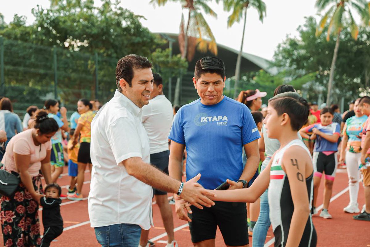 jorgexsa's tweet image. Llevamos a cabo la 1ra edición del Acuatlón Zihua en nuestra Unidad Deportiva completamente remodelada y equipada. En la #CiudadDeTodos trabajamos para ver a los jóvenes zankas en actividades que les permitan tener un desarrollo integral.