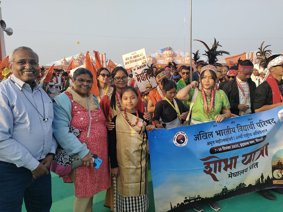 navin_sheth's tweet photo. #ABVP के 69 वे राष्ट्रीय अधिवेशन में जाने का अवसर मिला। संपूर्ण भारत से विभिन्न प्रदेशों से आए छात्रों को मिलने से एक लघु भारत का दर्शन हुआ। ज्ञान चरित्र और एकता के मंत्र लेकर राष्ट्र के पुनर्निर्माण में लगे छात्रों में "विकसित भारत 2047 " का सपना देखने मिला।
#ABVP69thConference https://t.co/oAaKWfMTgQ