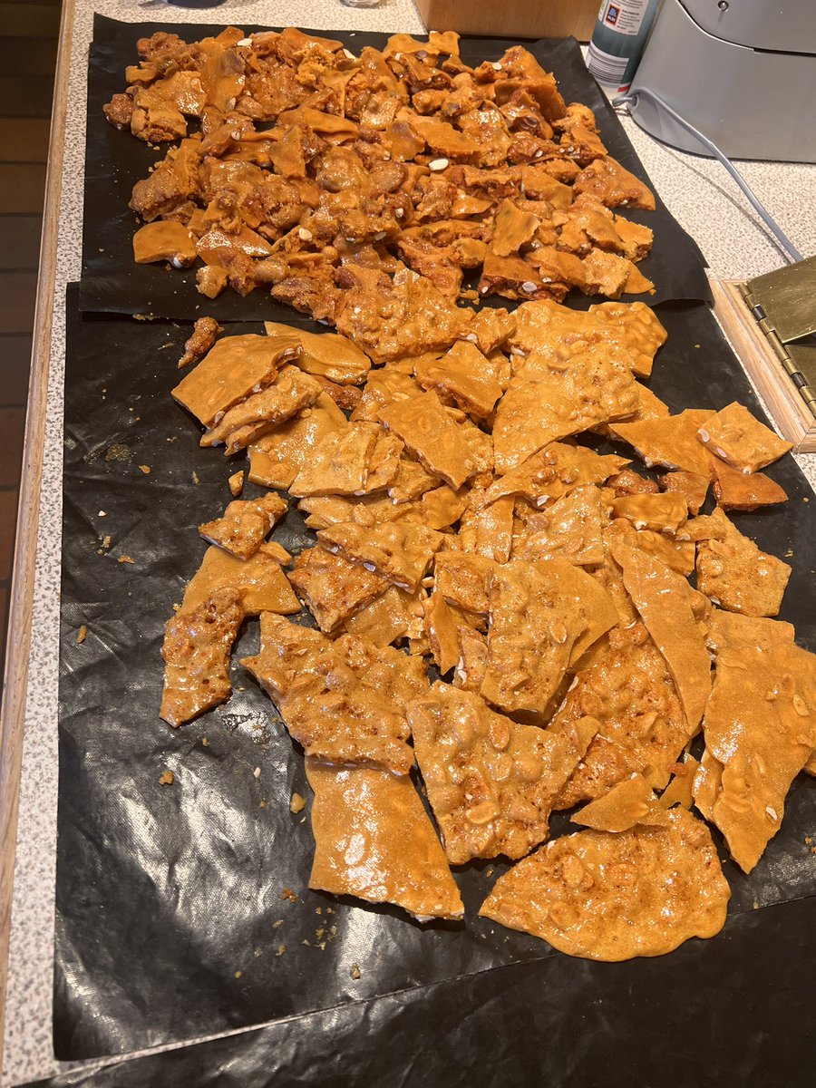 Every Christmas, Mrs M turns our Aga up to max and turns our kitchen into a peanut brittle factory!

#ChristmasGift 😊🎄