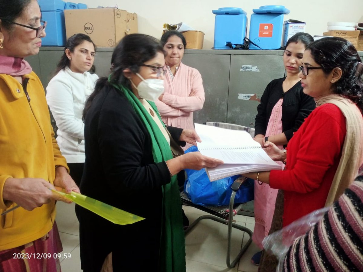 DMNewDelhi's tweet photo. Training of Staff for Pulse Polio NID at MCWC Mandir Marg, 
packing of logistics done as per Route Plan for SNID. @LtGovDelhi @CMODelhi @MoHFW_INDIA @SantoshRai_IAS https://t.co/3TNJxOTsSv