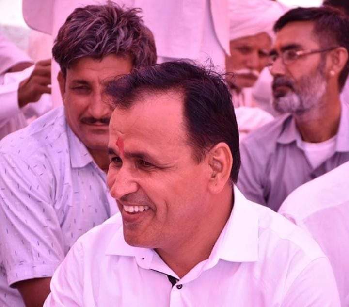 BarmerDurg's tweet photo. बायतू विधानसभा से हारने के बाद भी दिल जीतना छोड़ा नहीं हैं।
आज नेताजी ट्रेंडिंग में झंडे गाड़ रहे हैं।

#बाड़मेर_की_उम्मीद_उम्मेदाराम https://t.co/VyWJqtZ5Wt