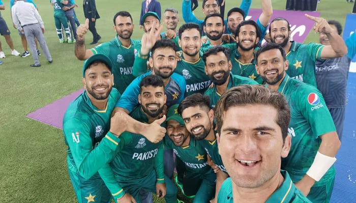 Selfie time 🤳❤️🫶
#PAKvIND #BabarAzam𓃵