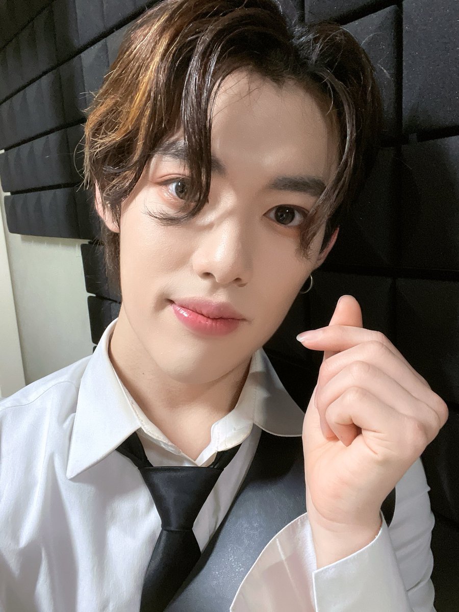TFN_official_'s tweet photo. 大阪公演も皆さんのおかげで幸せに終えることができました😊
今回のライブツアーを通して皆さんがくれた思いは絶対忘れません
これからも頑張ります🔥

#TFN #티에프앤 #KAIRI #카이리 https://t.co/ChO8Xb6CKG