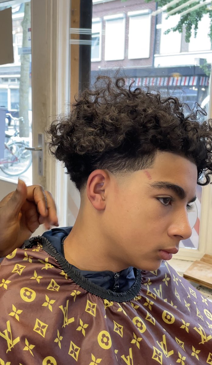 ShekaTheBarber's tweet photo. Diverse styles, one masterful touch! 💇🏽‍♂️✨ Sheka The Barber can handle any hair type with skill and finesse. Swing by Willemsweg 27 in Nijmegen to witness the magic unfold. Your hair, our canvas! #ShekaTheBarber #HairMastery #Nijmegen #Willemsweg27 https://t.co/1DrlVL0ZiR