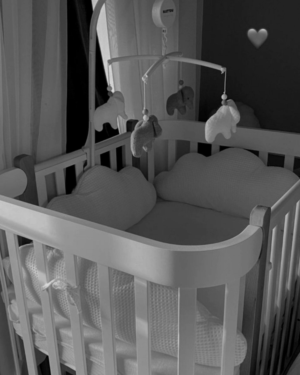 первая беременность – это всегда очень страшно и тяжело, поскольку тебя, то и дело, гложет тысяча сомнений и поток вопросов на такую тему, как, "а смогу ли я стать хорошей мамой для своего малыша? ведь вдруг окажется, что мне не по плечу столь ответственный статус".