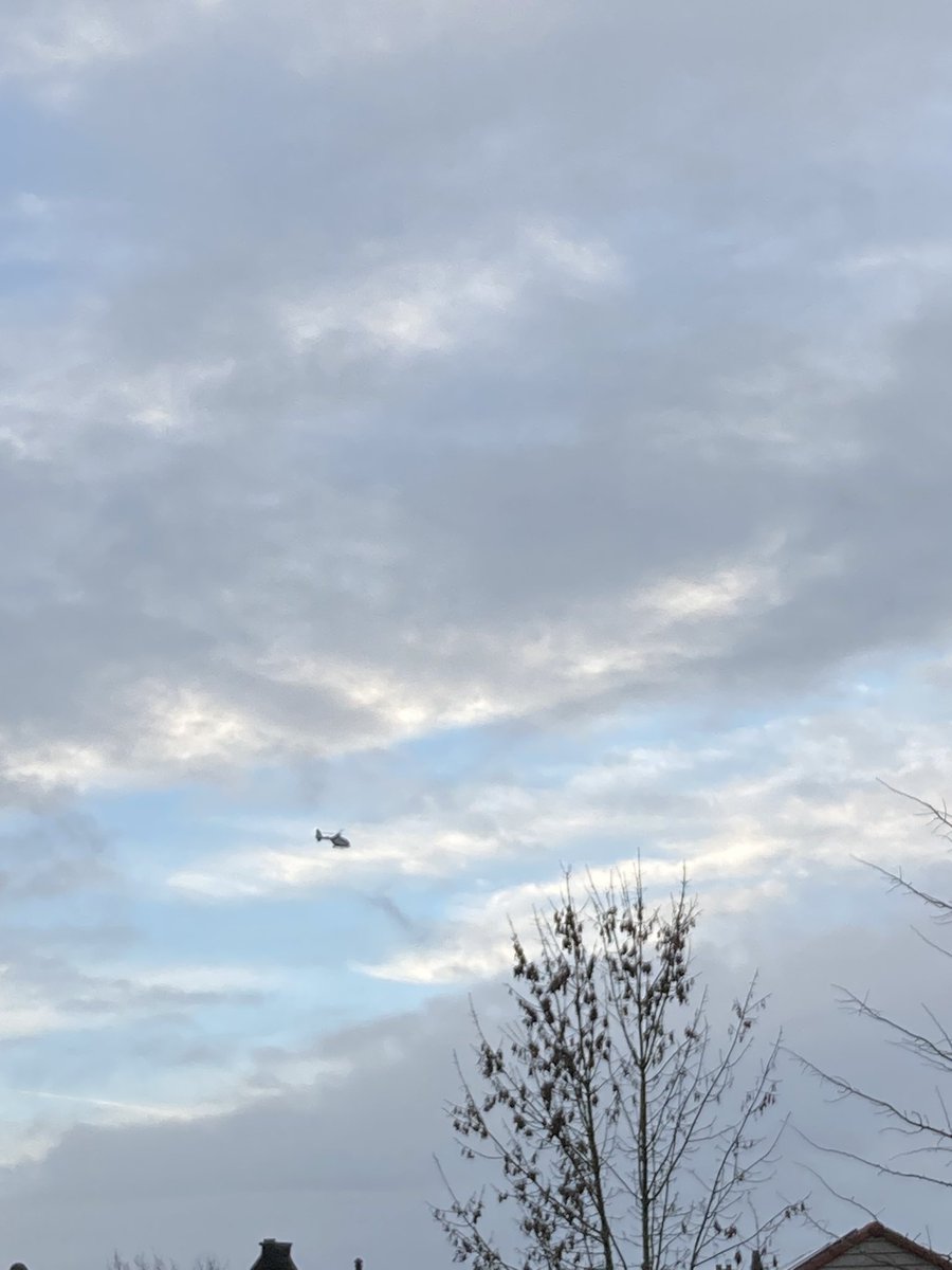 Zoeken ze een parkeerplekje voor de Winterfair of is er iets anders aan de hand? #politiehelicopter #gouda #rondjes