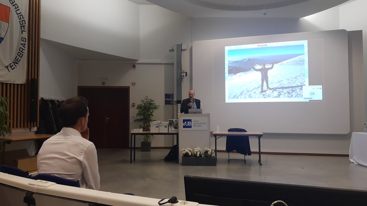LanderVanTricht's tweet photo. Afgelopen vrijdag behaalde ik na 5 jaar onderzoek mijn #doctoraat aan de @VUBrussel . De #gletsjers in Centraal Azië zijn nu iets beter gekend, gemonitord en gemodelleerd. 🏔️🧊Dikke merci aan iedereen die hier de afgelopen jaren aan heeft meegewerkt! @FWOVlaanderen https://t.co/TPUb8gyinT
