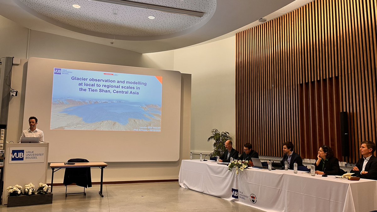 LanderVanTricht's tweet photo. Afgelopen vrijdag behaalde ik na 5 jaar onderzoek mijn #doctoraat aan de @VUBrussel . De #gletsjers in Centraal Azië zijn nu iets beter gekend, gemonitord en gemodelleerd. 🏔️🧊Dikke merci aan iedereen die hier de afgelopen jaren aan heeft meegewerkt! @FWOVlaanderen https://t.co/TPUb8gyinT