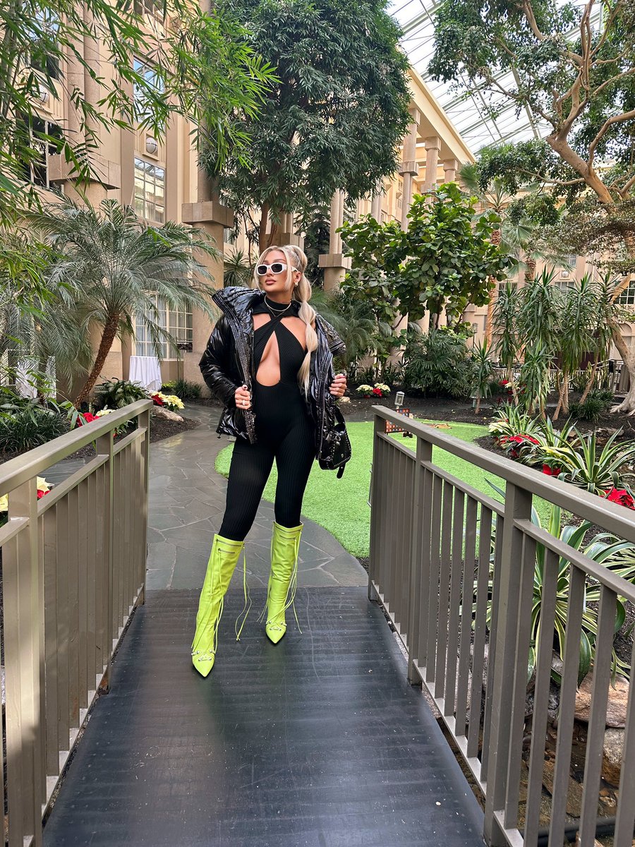 izzi_wwe's tweet photo. When you look good you can act bad 💅🏼 https://t.co/xP0LP9UYXt