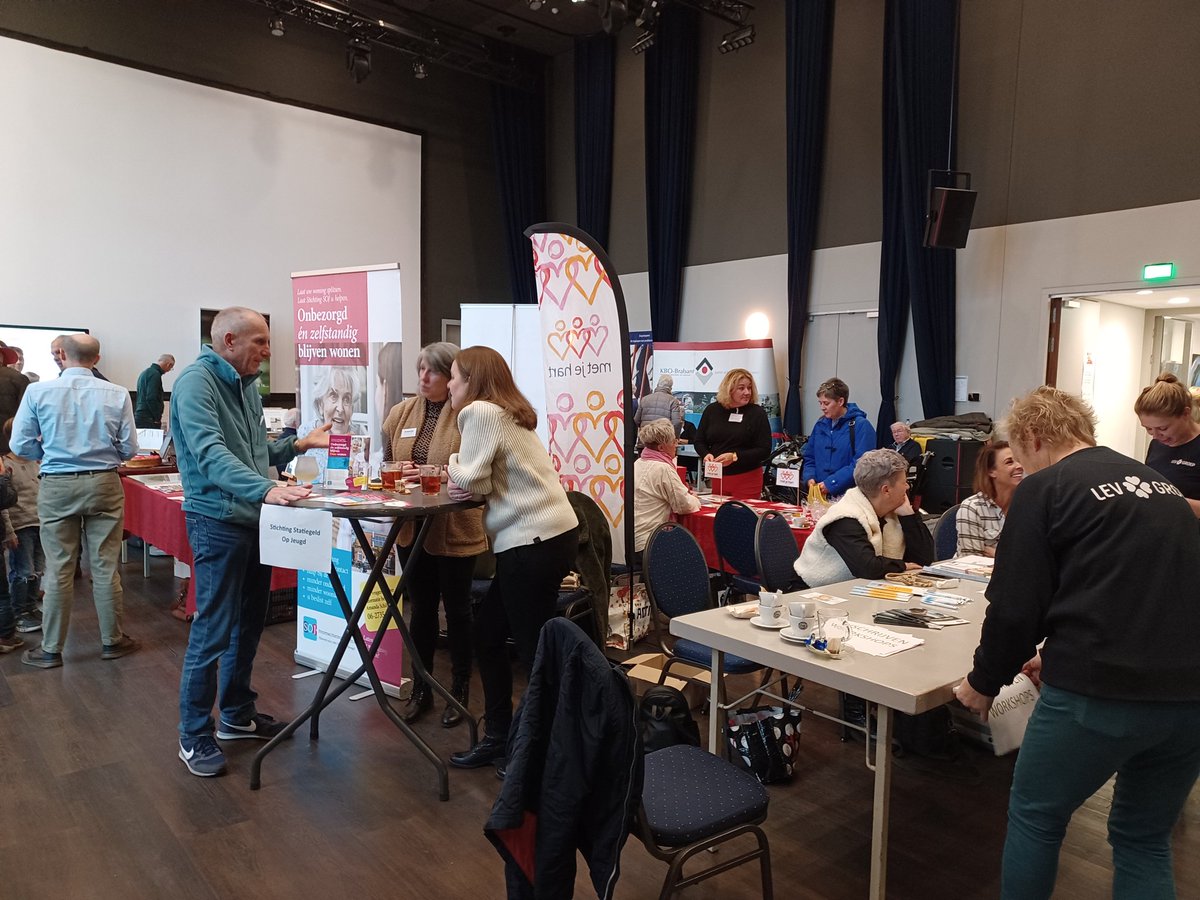 Een goed bezochte Op Stap naar Gezonder-beurs, vandaag in het Dommelhuis. Veel informatie over hoe je zo lang mogelijk gezond en vitaal kunt blijven en zelfstandig kunt blijven wonen. 
#opstapnaargezond #sonenbreugel #positievegezondheid  #levsonenbreugel