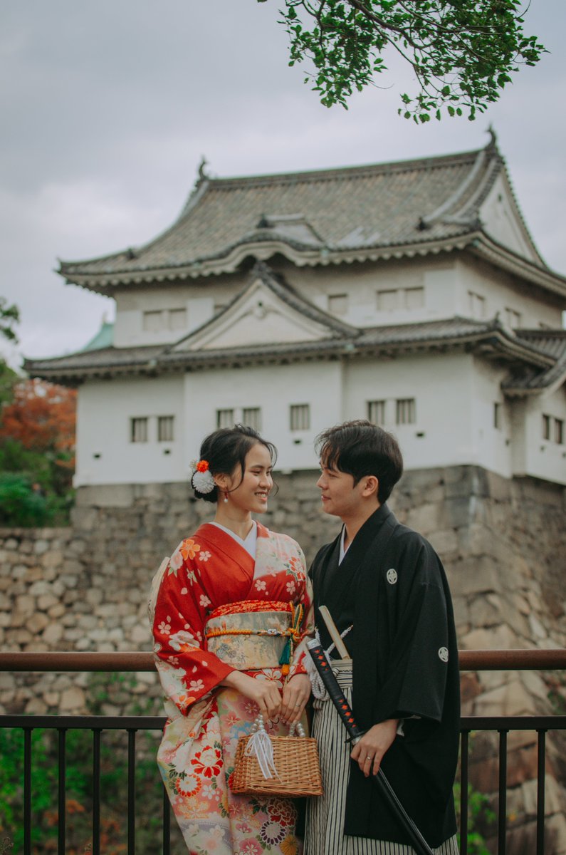 rebzmedia's tweet photo. I don't give my Account here any love and I've been around since 2008. Currently working through my photos from Osaka Castle, recently in Japan for 3 weeks; found this cute couple while there. Started updating my instagram. https://t.co/hQMJpprEY2  #photography #Japan #osaka https://t.co/YkobrKeH9E