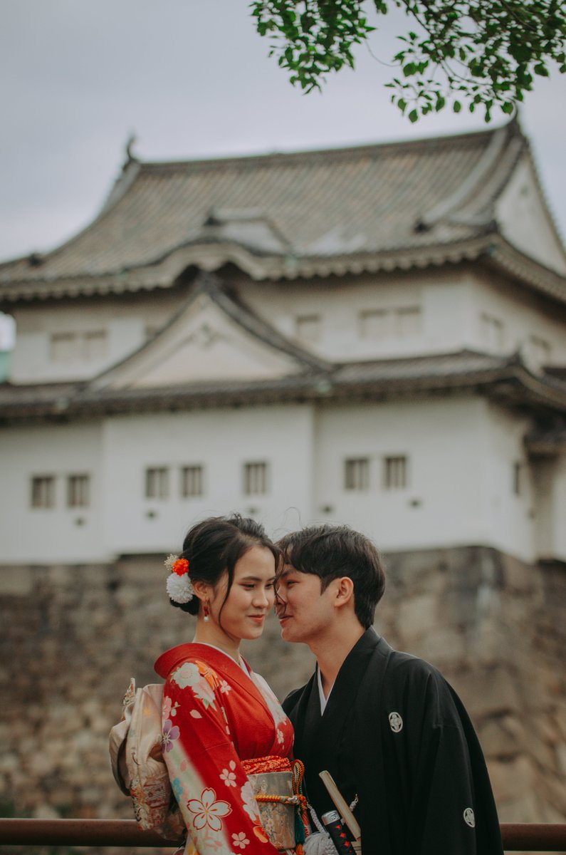 rebzmedia's tweet photo. I don't give my Account here any love and I've been around since 2008. Currently working through my photos from Osaka Castle, recently in Japan for 3 weeks; found this cute couple while there. Started updating my instagram. https://t.co/hQMJpprEY2  #photography #Japan #osaka https://t.co/YkobrKeH9E