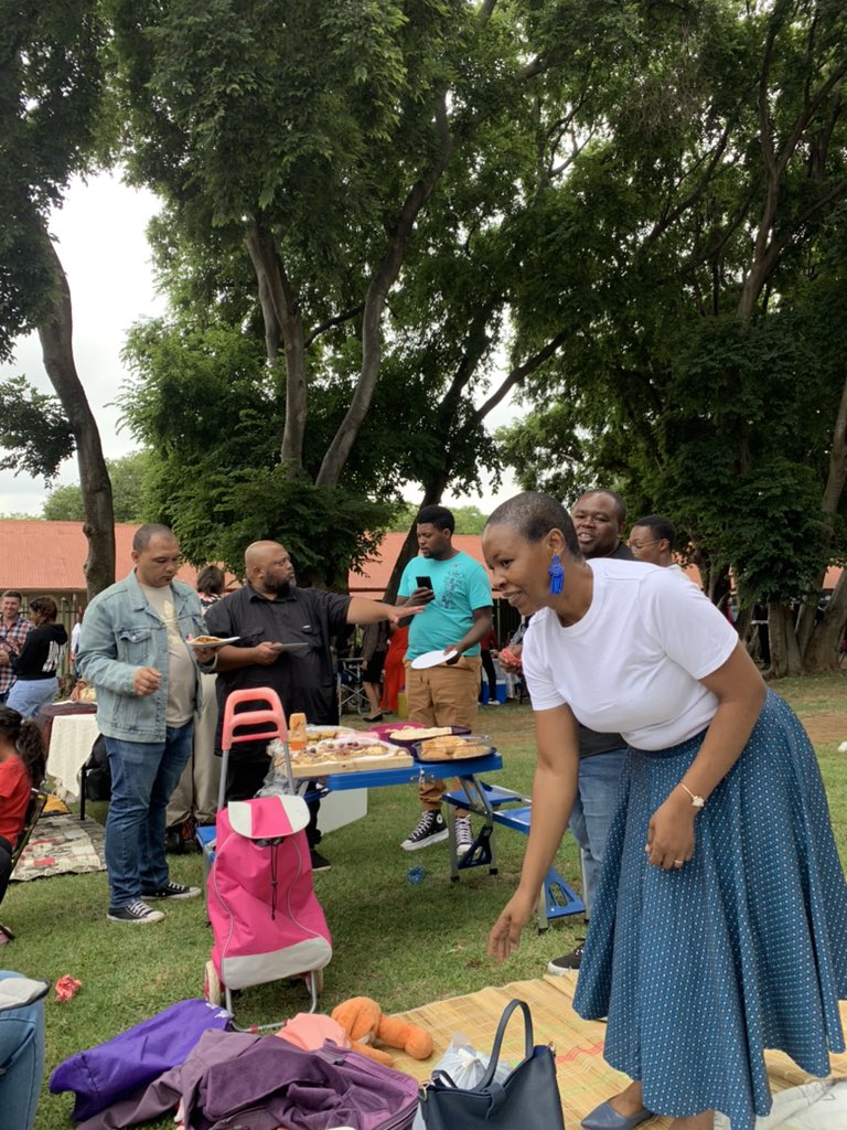 audas_vanschoor's tweet photo. SUNDAY FUNDAY 😋
CHRISTMAS MARKET + PICNIC 🔥🌭
#ChurchVibes #BLESSED #GoodFood #Fellowship #HangOut #Feasttime #3CChristmasCelebrations https://t.co/HB4CsMlOiQ