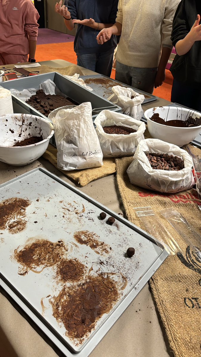 CGRALBI_OFF's tweet photo. Animation fabrication de chocolat 🍫 pour l’avant première du film #Wonka merci à notre partenaire #MichelBelin https://t.co/ac12JGrUec