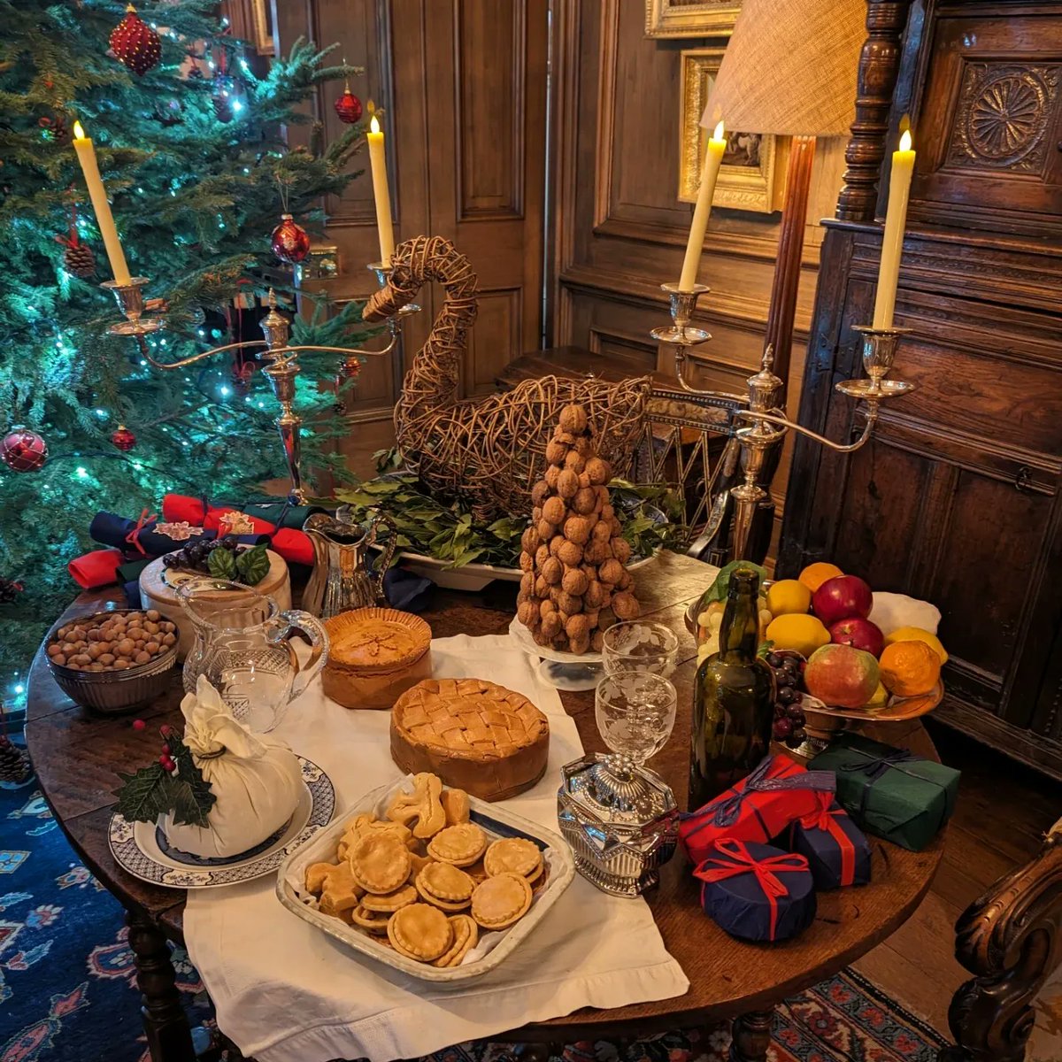 callumliam89's tweet photo. Gunby Hall Christmas at the movies. Can you guess the movies.
@NTGunbyHall @nationaltrust @visitlincoln @VisitLincsCoast
#gunbyhall #gunbyhallandgardens #Nationaltrust #nationaltrustlincolnshire #Gunby #Lincolnshirewolds #lincolnshirewoldsaonb #christmasatthemovies #christmas https://t.co/vC1Y7MCUy6