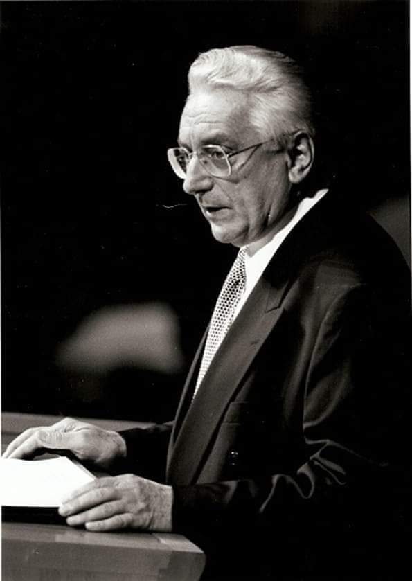 Hvala mu i slava!
Neka mu je laka hrvatska gruda!
10.12.1999. - 10.12.2024.
🙏🇭🇷🙏