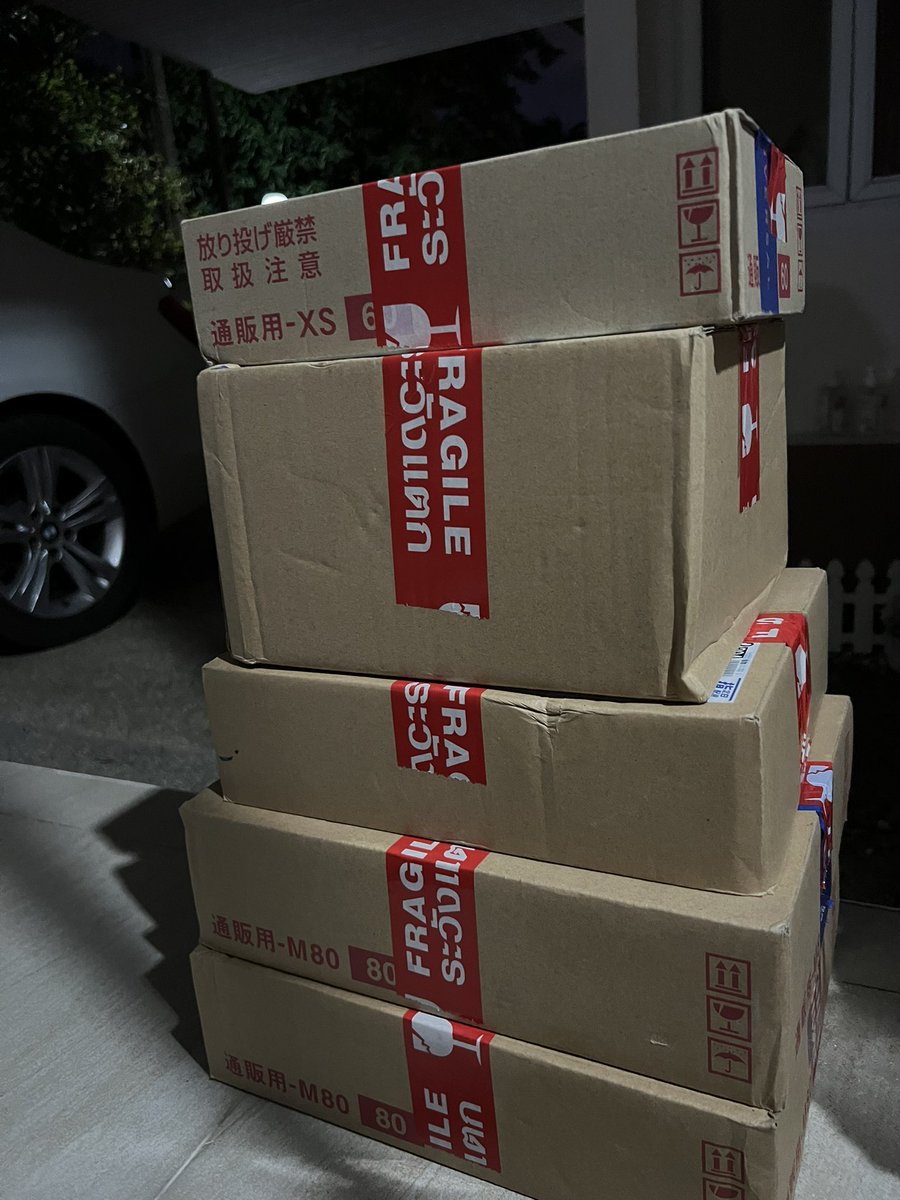 P_andTEAM's tweet image. All these albums that I haven’t unpacked….😅😅

#andTEAM #FirstHowling_NOW