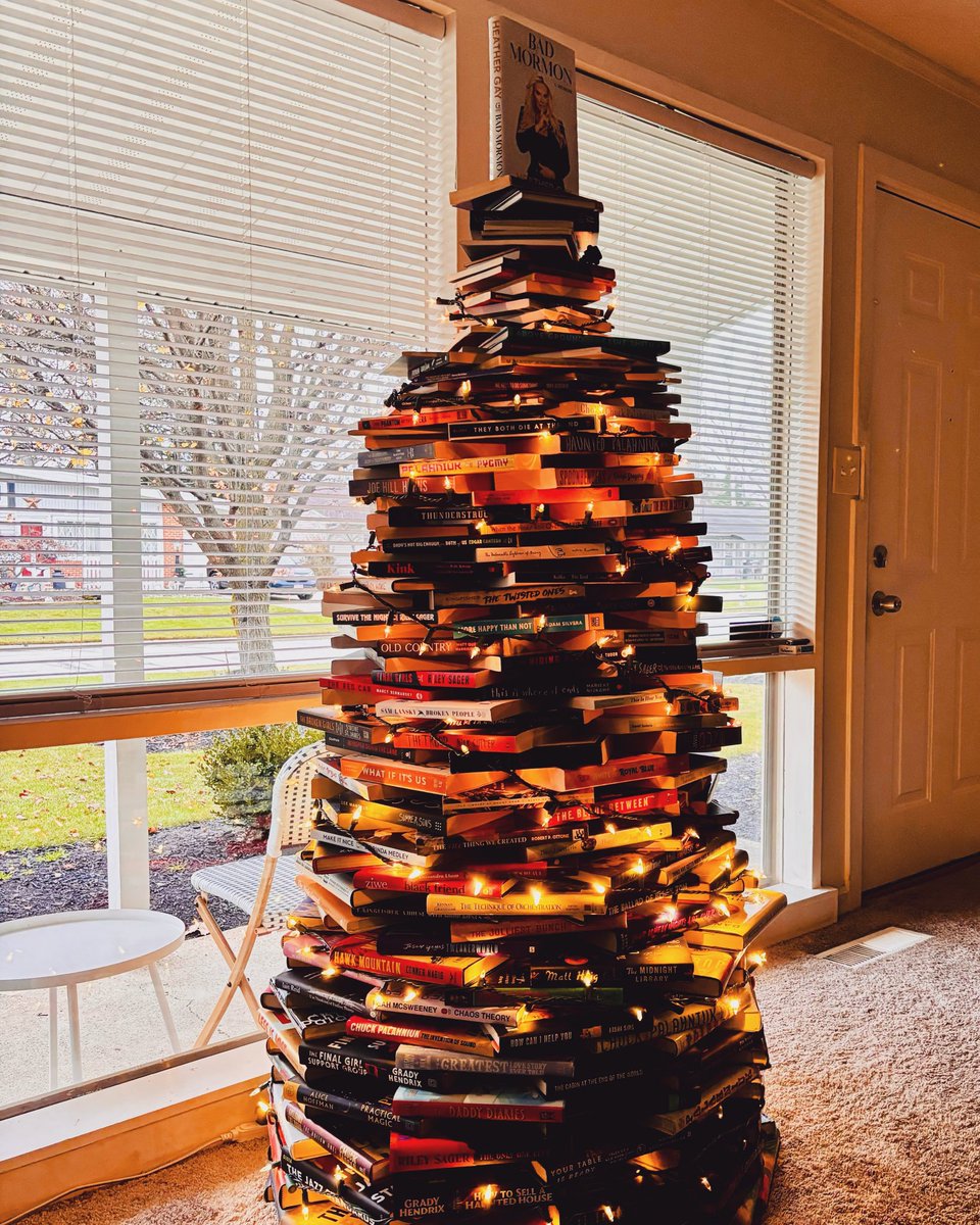 Can someone make sure @heathergay29 sees that she’s the star of our book Christmas tree?