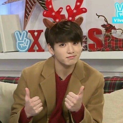 lovjhss's tweet photo. uma mini #jikookau onde Jungkook demora um pouco para chegar em casa na noite de natal, o que deixa Jimin um tanto quanto desconfiado. https://t.co/RHbeAi2rma